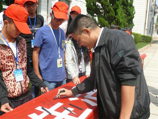張輝老師簽字.JPG